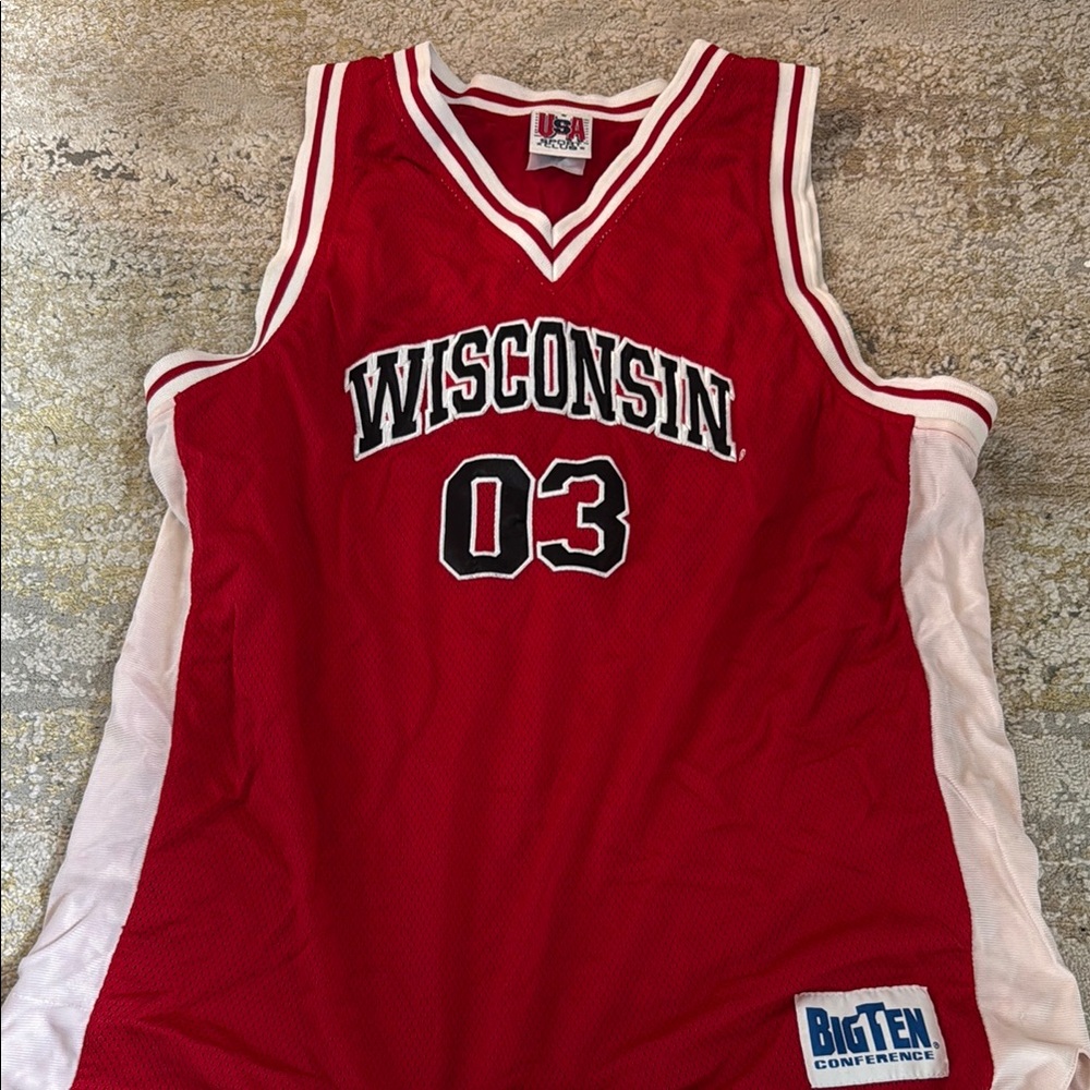 Wisconsin vintage Red Basketball Jersey